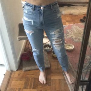 AMERICAN EAGLE mom jeans ripped